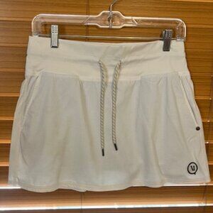 Vuori White Mini Skirt Size Medium